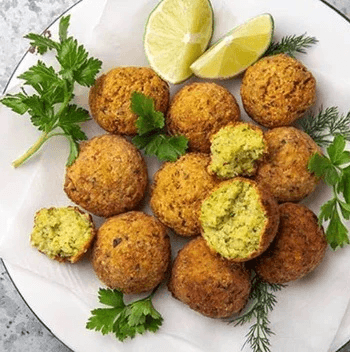 Falafel con yogurt e tahini